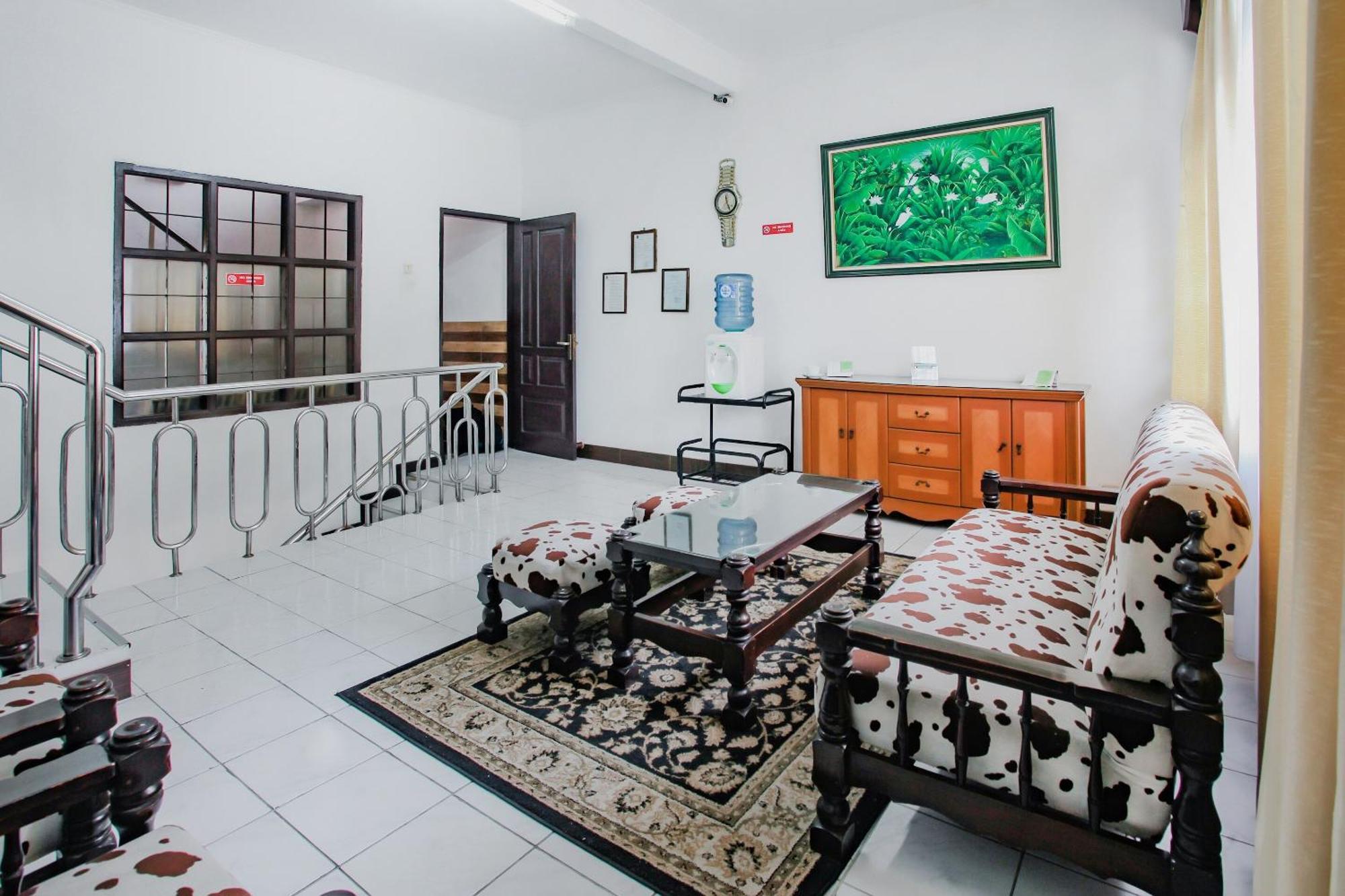 Oyo Life 90091 Wisma Pakuan Syariah Bogor Exterior foto